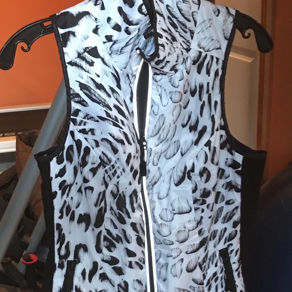 Blanc Noir Black and White Patterned Zip-Up vest. Never worn!